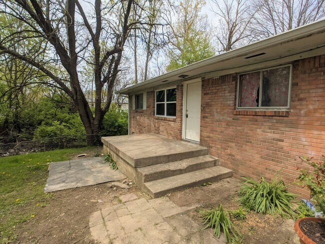 Foto del edificio - Spacious 2 bed 1 bath home for rent!!