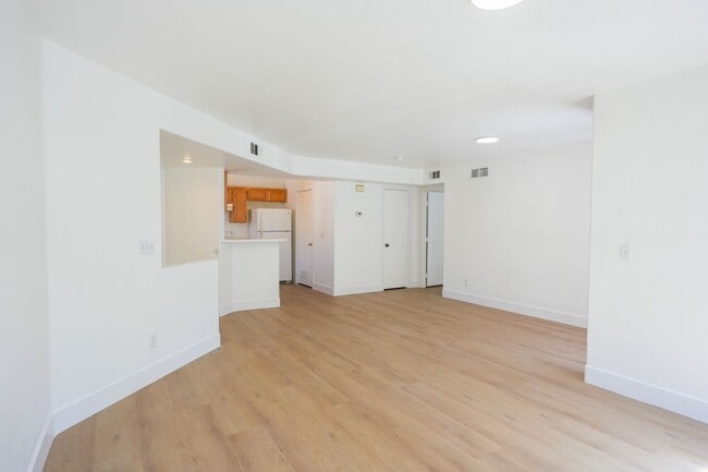 Foto del edificio - Beautifully Updated 2-Bedroom Condo in a Gated Community