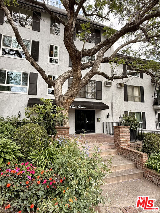 Building Photo - 1222 N Olive Dr