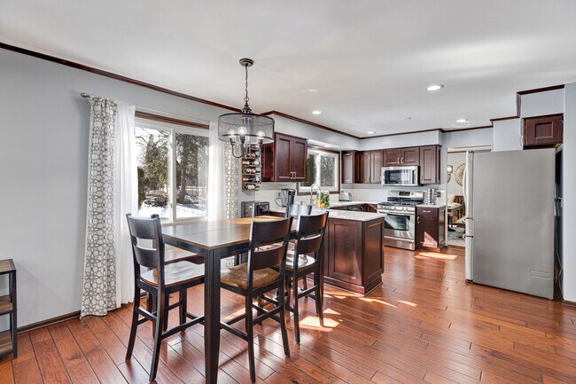 Building Photo - 1725 Green River Dr