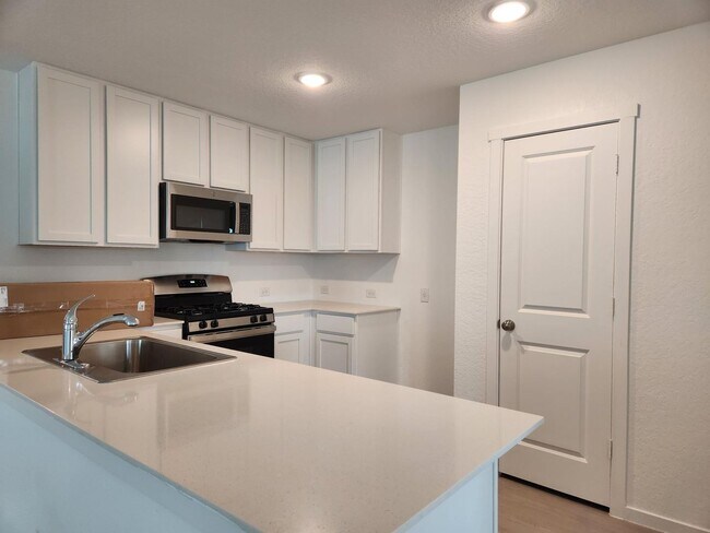 Foto del edificio - FOR LEASE!! NEW CONSTRUCTION!!!