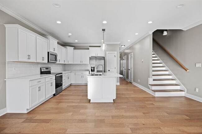 Building Photo - 512 Old Lovers Ln
