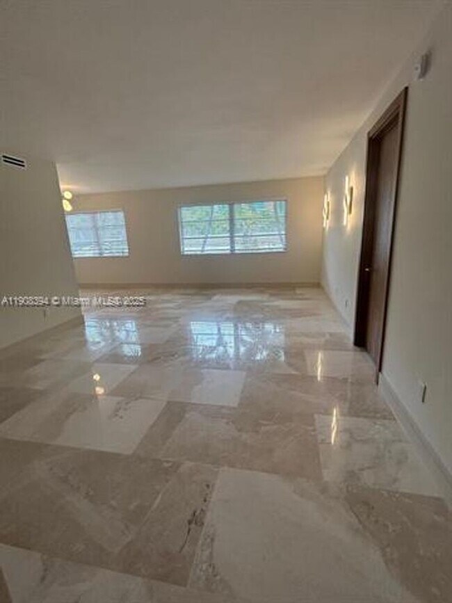 Foto del edificio - 1060 92nd St