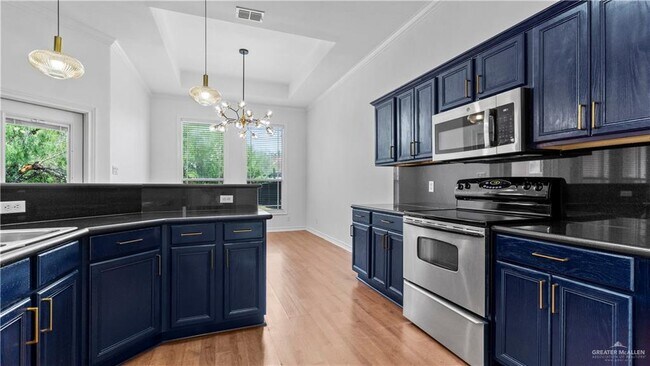 Building Photo - 605 S Excalibur St