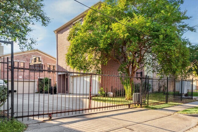 Foto del edificio - 9710 Riddlewood Ln