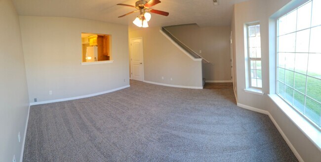 Building Photo - 2 bed, 1.5 bath townhome at Riverwoods