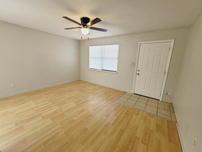 Building Photo - 306 White Dr