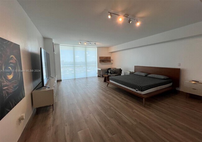 Building Photo - 400 Sunny Isles Blvd