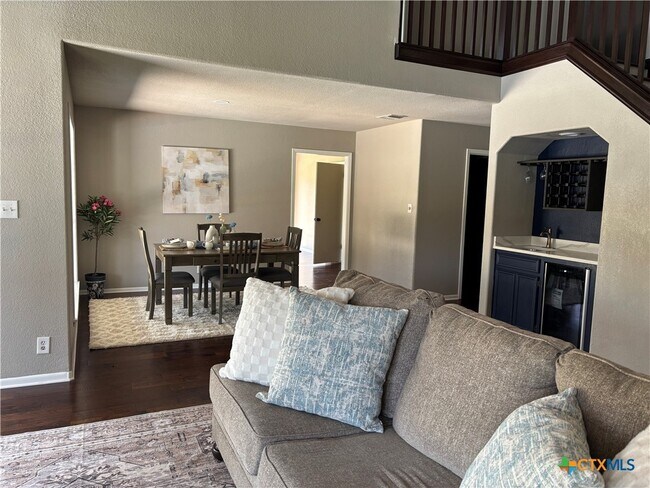 Foto del edificio - 116 Newport Dr