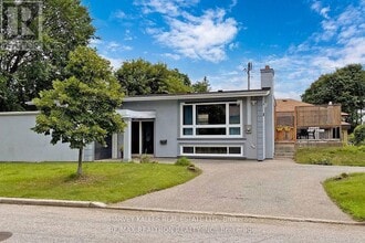 Building Photo - 142 Combe Ave