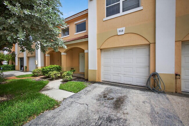 Foto del edificio - 513 Talia Cir
