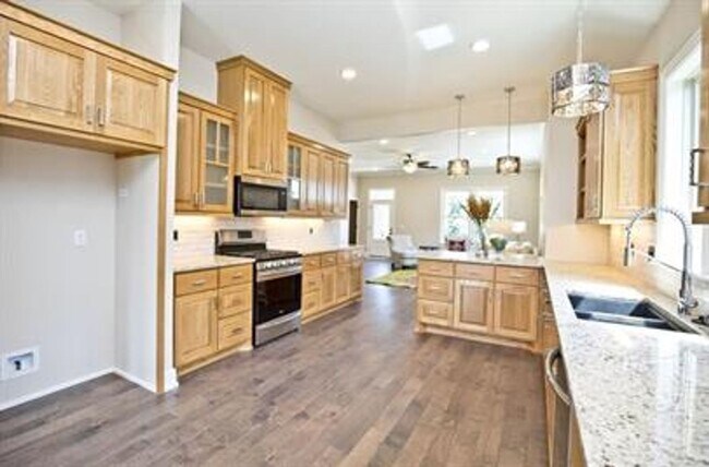Foto del edificio - Your Dream Home Awaits (Coming soon 02/01/...