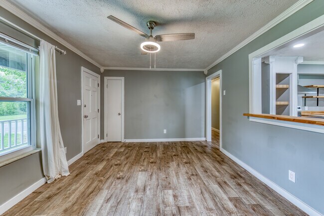 Foto del edificio - 8202 Westland Dr