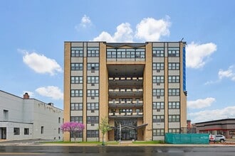 Building Photo - 340 Main St