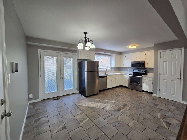 Building Photo - 710 Pembrook Pl