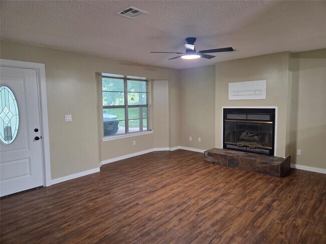Building Photo - 2707 W Royal Oaks Rd