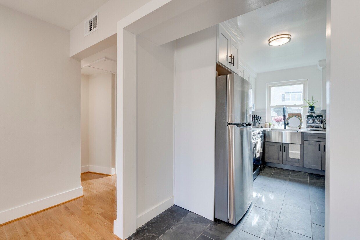 6192 Greenwood Dr Unit 102, Falls Church, VA 22044 Condo for Rent in