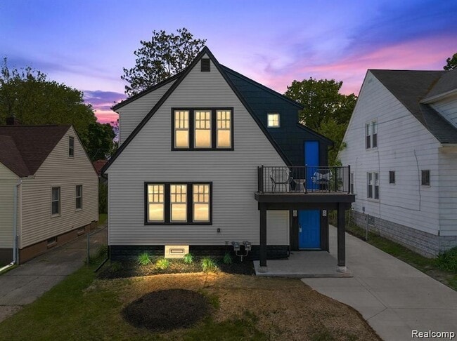 Building Photo - 310 E Harry Ave