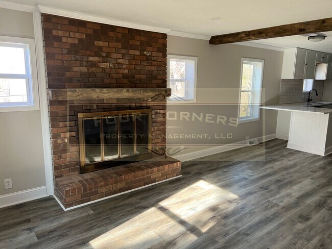 Building Photo - Charming 3 Bedroom 2 Bath Home