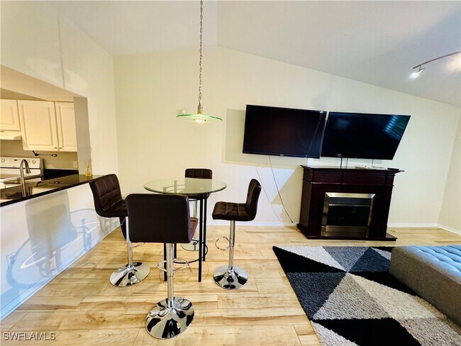 Foto del edificio - 8244 Key Royal Cir