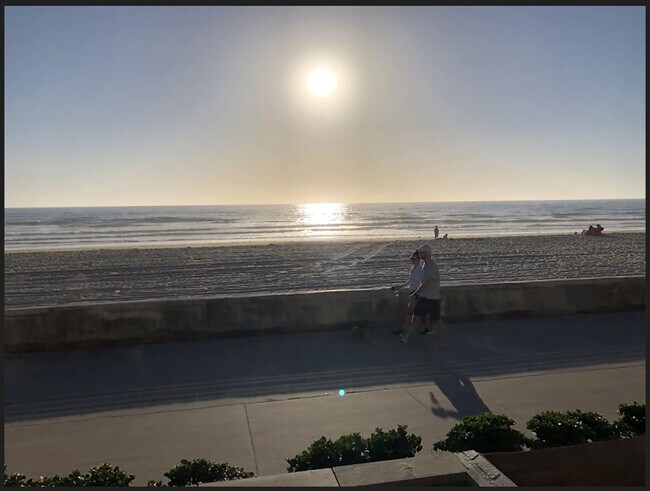 Foto del edificio - 3261 Ocean Front Walk