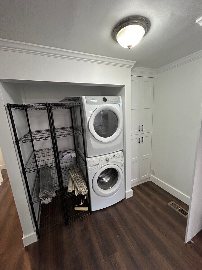 Foto del edificio - 1067 Westshire Pl NW
