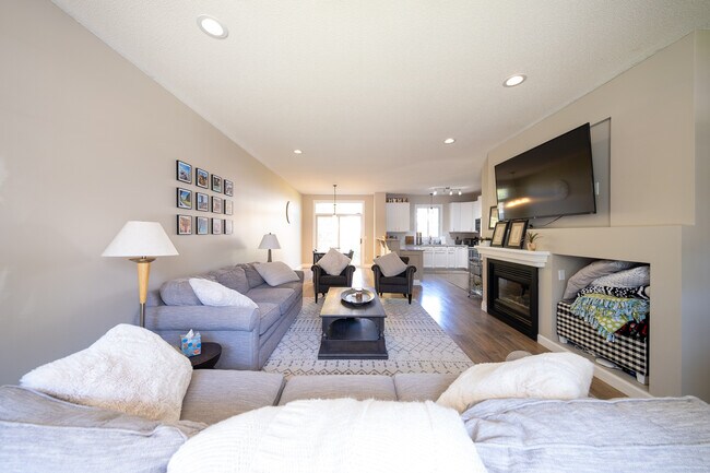 Foto del edificio - 9083 Merrimac Ln N