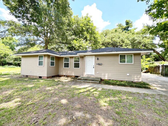 3 Bedroom House located near LSU Campus - 3 Bedroom House located near LSU Campus