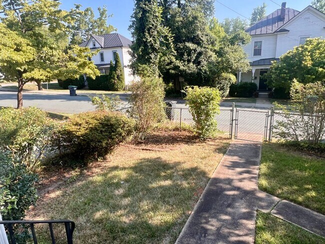 Foto del edificio - 1104 Little High St