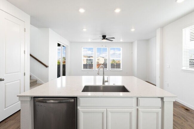 Building Photo - Charming 3 beds 2 baths in Commerce City!