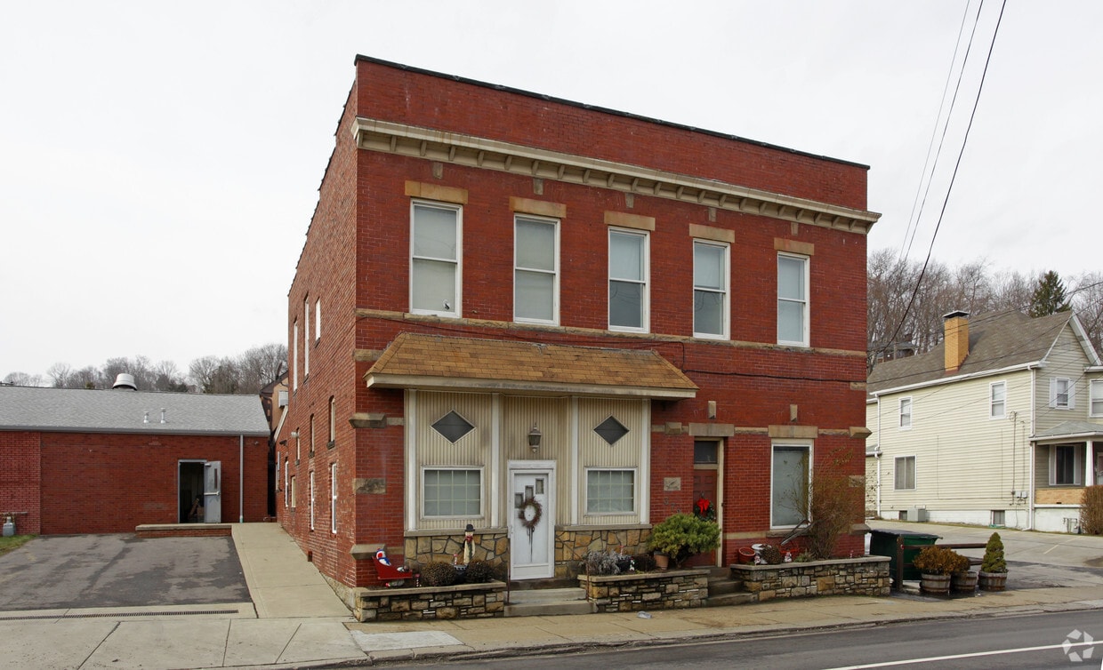 372 Washington Ave, Bridgeville, PA 15017 Apartments in Bridgeville