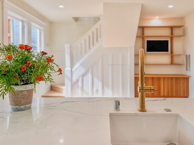 Foto del edificio - Must See Newly Renovated Heritage Single F...
