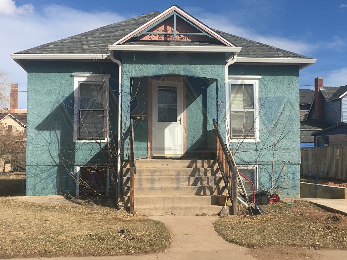 Primary Photo - 3 Bedroom 1 Bathroom Apartment