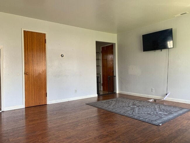 Building Photo - Single Level West Salem Home