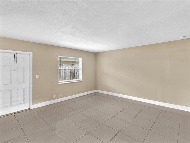 Building Photo - 705 SW 15th Ave