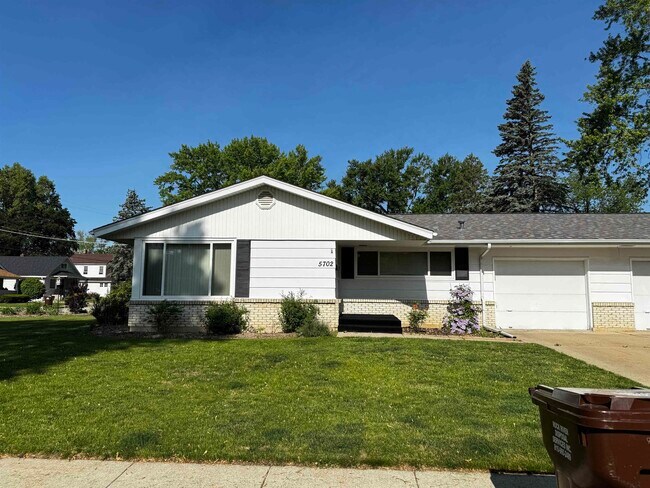 Foto del edificio - 5702 Pleasant Ave