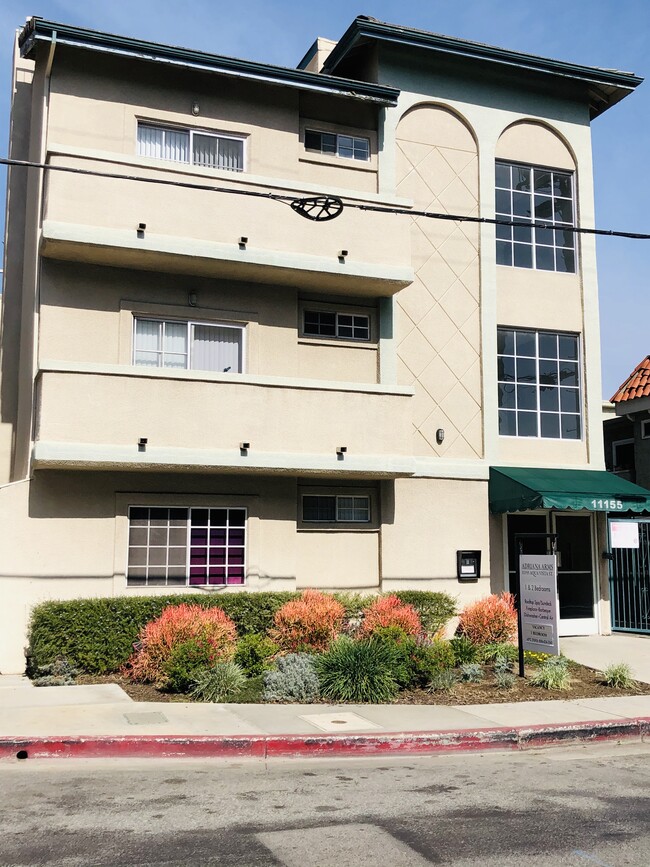 Building Photo - 11155 Aqua Vista St