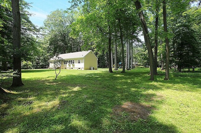 Building Photo - 27 Greenbrook Rd