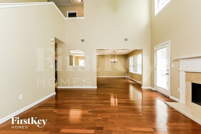 Foto del edificio - 170 Creek Way