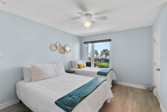 Building Photo - 7600 Seawall Blvd