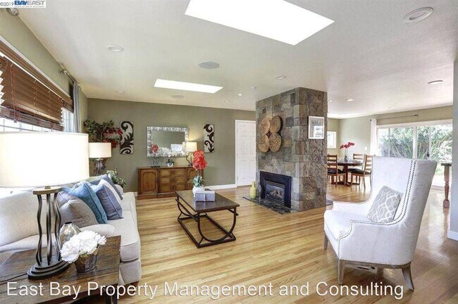 Building Photo - 4 br, 2 bath House - 40853 Mino Way