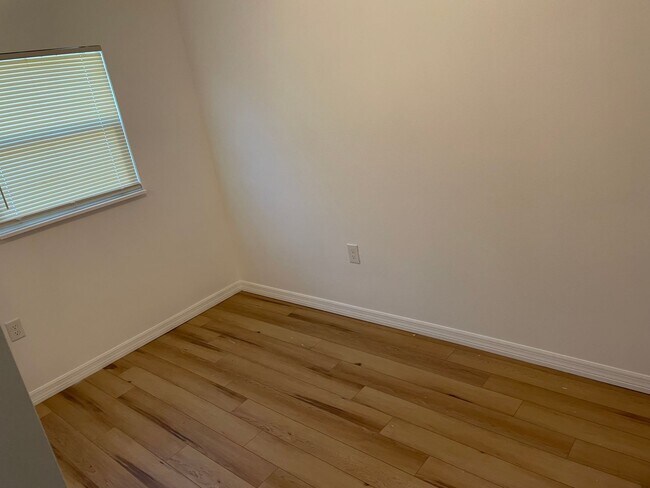 Foto del edificio - 1018 6th St W