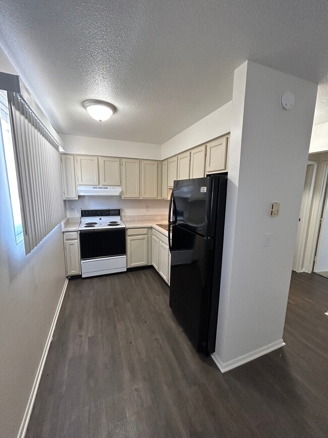Building Photo - Riverside Place Apartments