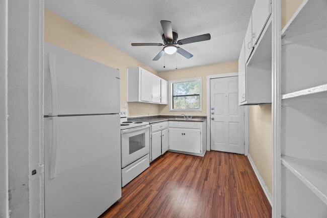 Foto del edificio - 906 W Dean Ave