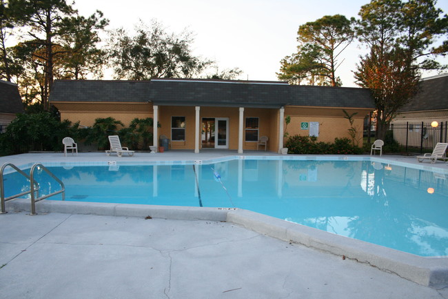 Orange North Pool - Orange North Apartments