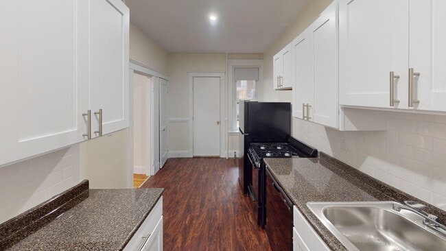 Building Photo - 208 Kelton St