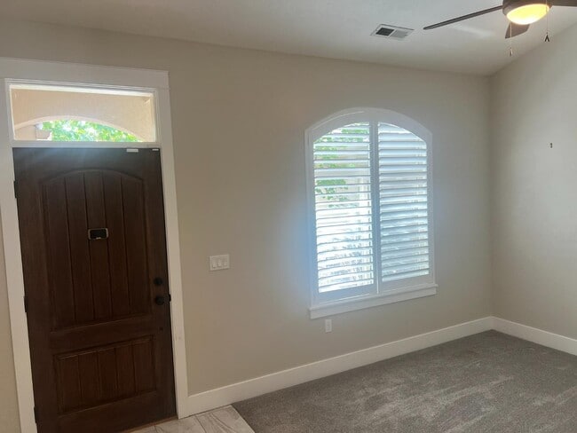 Building Photo - 564 Spring Meadow Ln