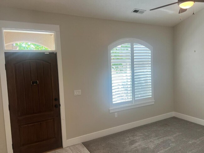 Foto del edificio - 564 Spring Meadow Ln