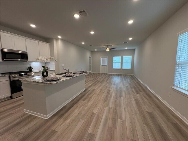 Foto del edificio - 8437 Sweet Cherry Ln