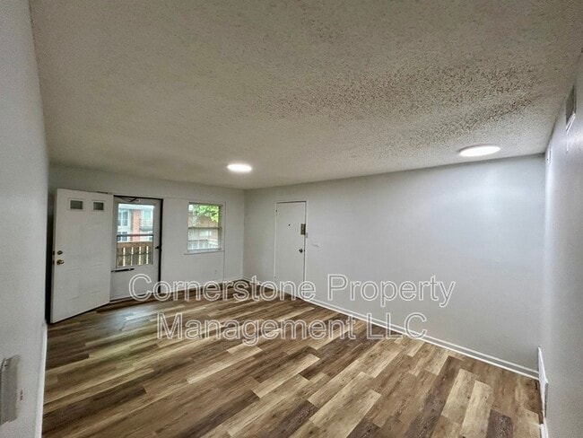 Building Photo - 2506 Redbud Ln